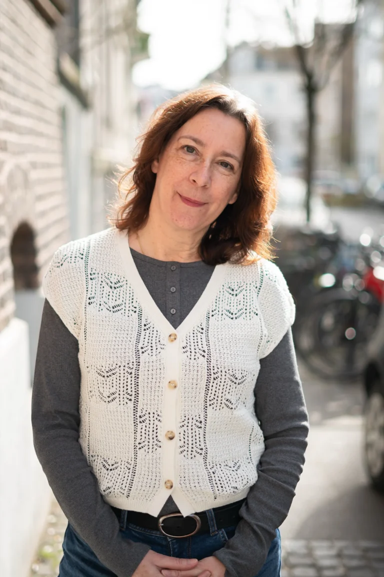 Porträt von Miriam Junker-Ojo.