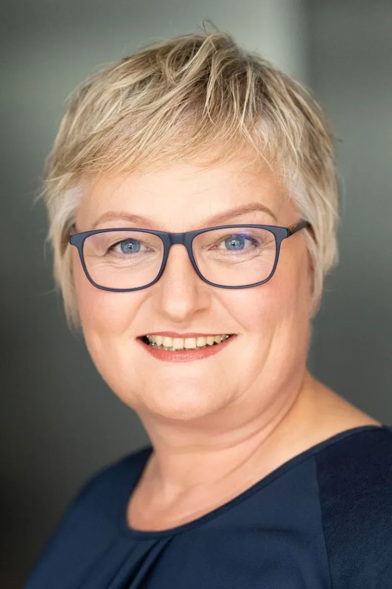 Porträt von Claudia Skrobol.