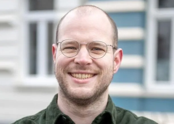 Porträt von Jonathan Eisleb.