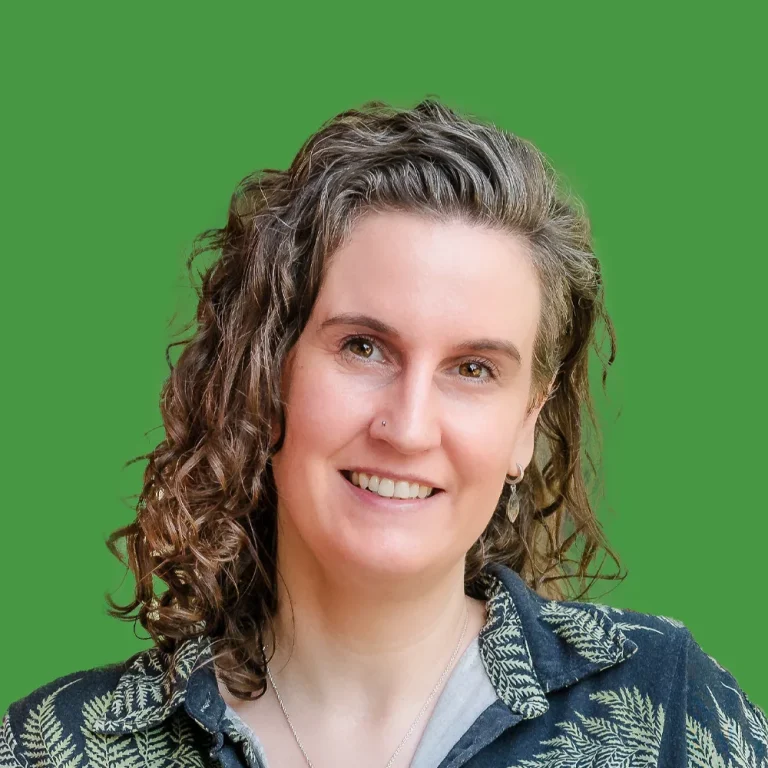 Porträt von Dr. Ronja Hollstein.