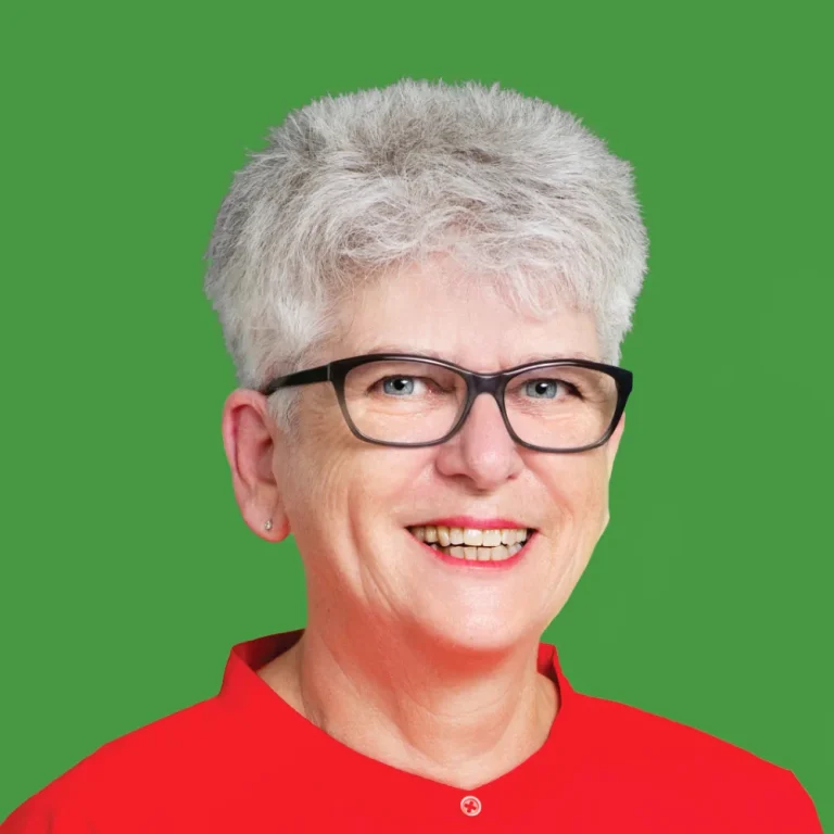 Porträt von Dr. Ros Sachsse-Schadt.