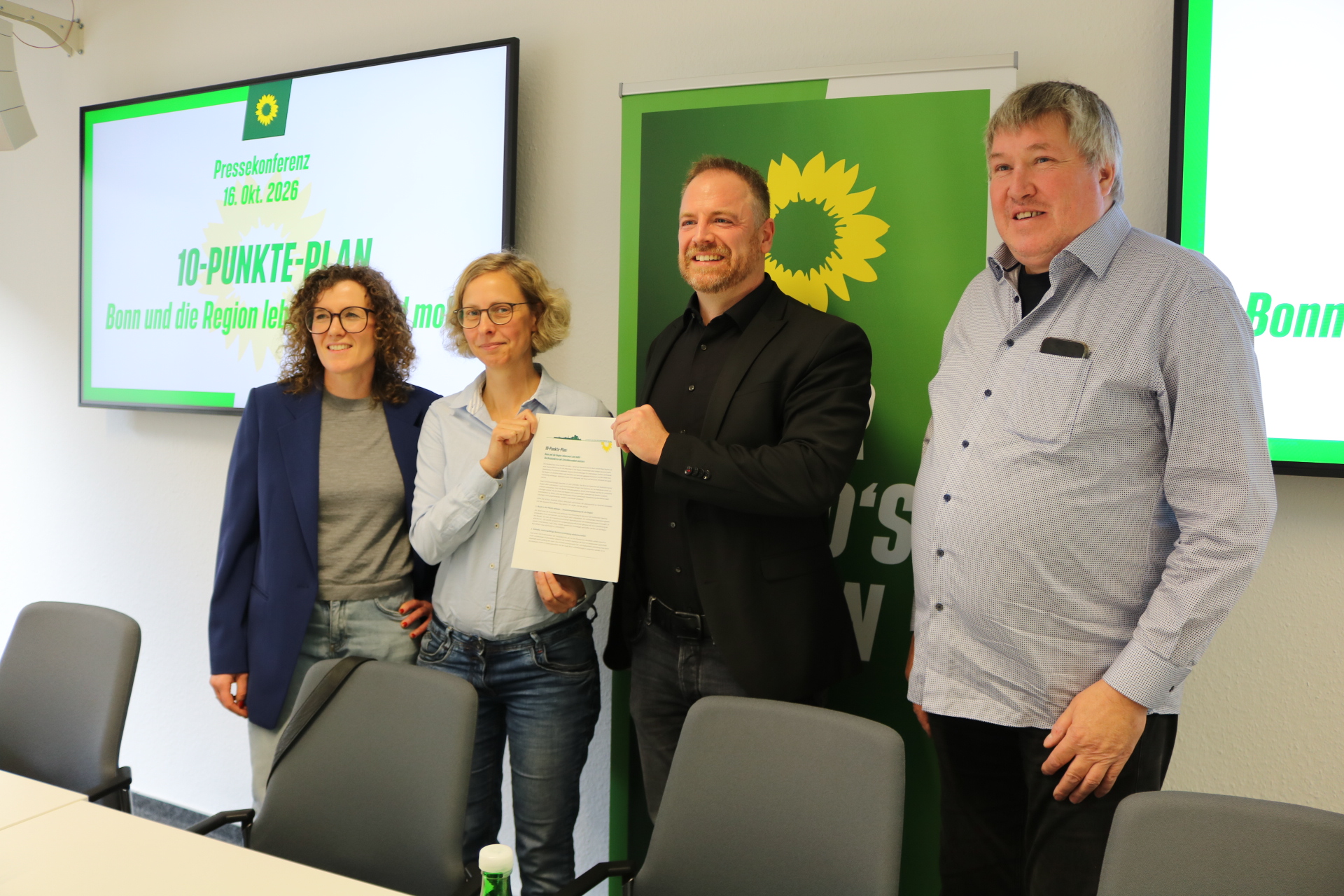 Dr. Julia Höller, Dr. Barbara Krausz, Martin Metz und Ingo Steiner bei der Pressekonferenz zum 10-Punkte-Plan.